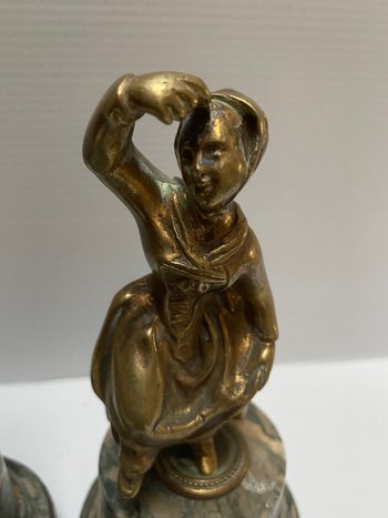 COPPIA DI SOGGETTI IN BRONZO
