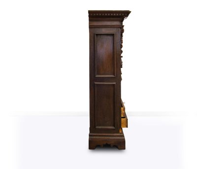 Nussbaum-Sideboard, 19. Jahrhundert, im Stil der Neorenaissance, rekonstruiert mit antiken Elementen