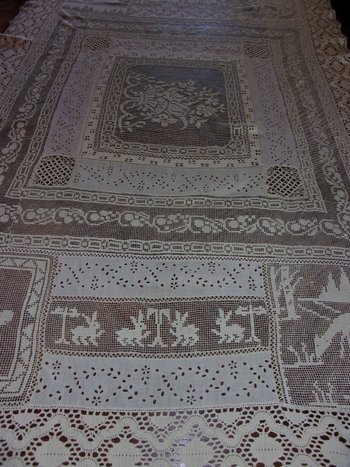 Small lace tablecloth from the end of the 19th century