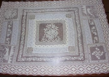 Small lace tablecloth from the end of the 19th century