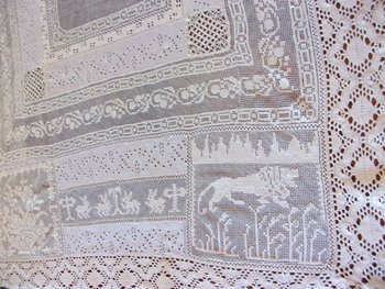Small lace tablecloth from the end of the 19th century