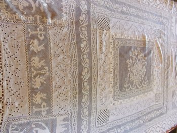 Small lace tablecloth from the end of the 19th century