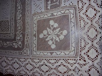 Small lace tablecloth from the end of the 19th century