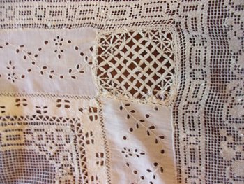 Small lace tablecloth from the end of the 19th century