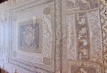 Small lace tablecloth from the end of the 19th century