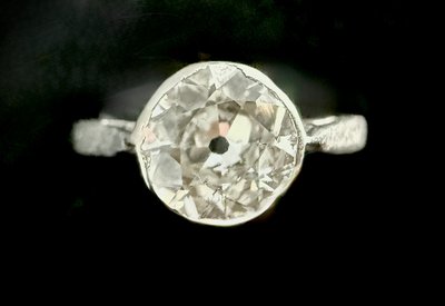 Art Nouveau ring set with a 1.40 carat diamond