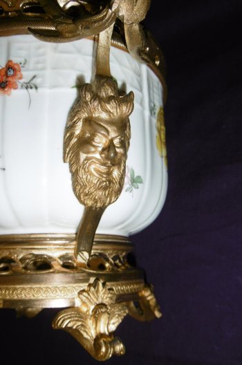 Potpourri Aus Porzellan Montiert Bronze
