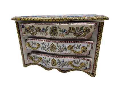 Miniatur-Steingutkommode von Desvres-Fourmaintraux, um 1900