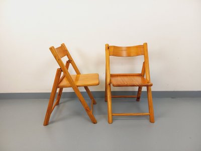 Pair of vintage folding pine chairs from the 70s/80s