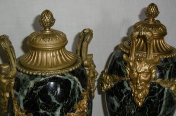 Ein Paar Marmorkochfelder mit Bronzemontierungen aus dem 19.