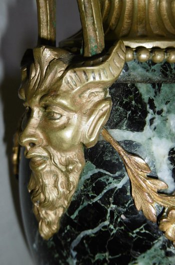 Ein Paar Marmorkochfelder mit Bronzemontierungen aus dem 19.