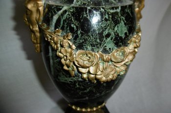 Ein Paar Marmorkochfelder mit Bronzemontierungen aus dem 19.
