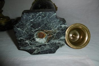 Ein Paar Marmorkochfelder mit Bronzemontierungen aus dem 19.
