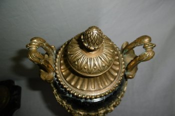 Ein Paar Marmorkochfelder mit Bronzemontierungen aus dem 19.