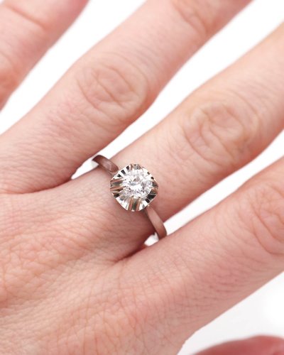 Bague solitaire en or blanc 18 carats, diamant de 0,50 ct, style rétro.