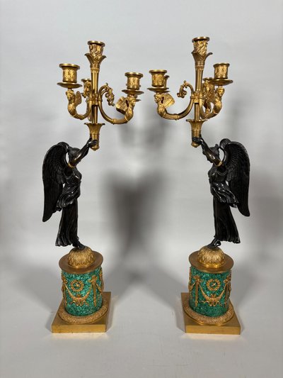 Paire de candélabres aux Victoires ailées Attribués à Pierre-Philippe Thomire (1751-1843) 