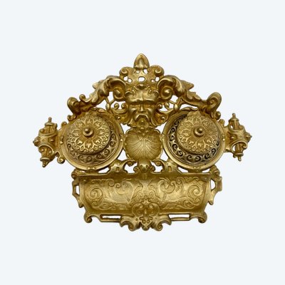 Double inkwell in gilt bronze, Napoleon III period, circa 1870–1890, with rocaille scrolls and foliage motifs