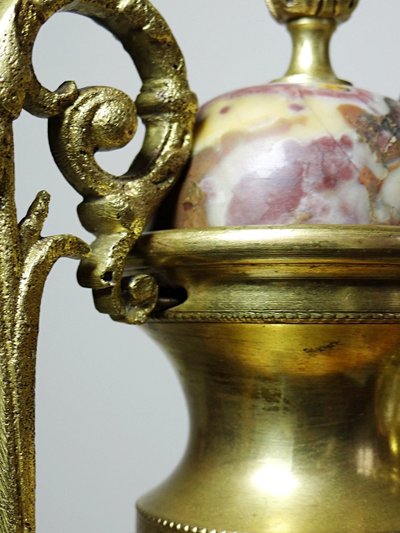 Coppia di cassolette in marmo breccia e bronzo dorato, Napoleone III XIX secolo
