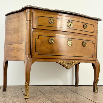 Petite commode sauteuse d'époque Transition