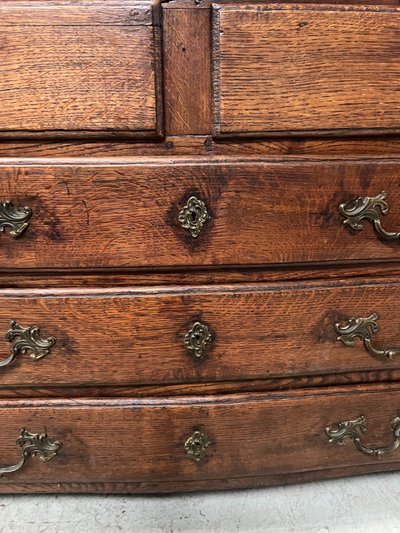 Kommode im Stil Louis XV aus massiver Eiche, 18. Jahrhundert