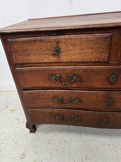 Kommode im Stil Louis XV aus massiver Eiche, 18. Jahrhundert