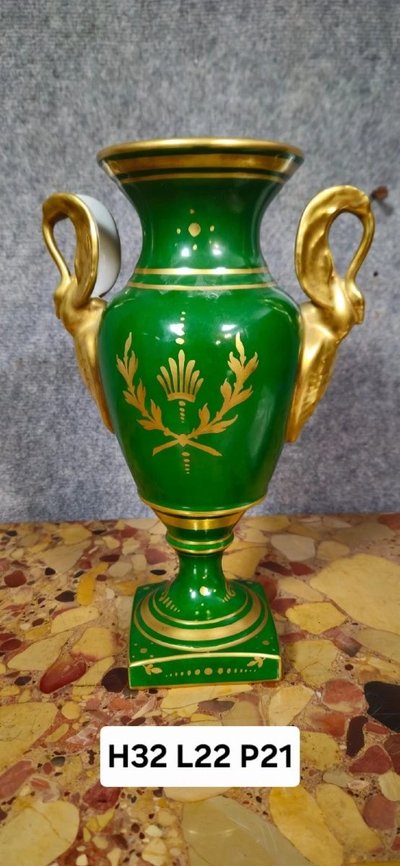 Decorative vase in green and gold porcelain – Napoleon I style – H 32 cm