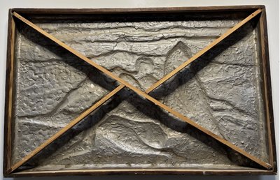 Roger DESSERPRIT (1923-1985)   Tableau cubiste ou abstrait en alliage repoussé monogrammé, signé 