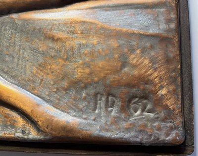 Roger DESSERPRIT (1923-1985)   Tableau cubiste ou abstrait en alliage repoussé monogrammé, signé 