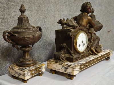 Large spelter clock set with a medal patina, Napoleon III period, circa 1880