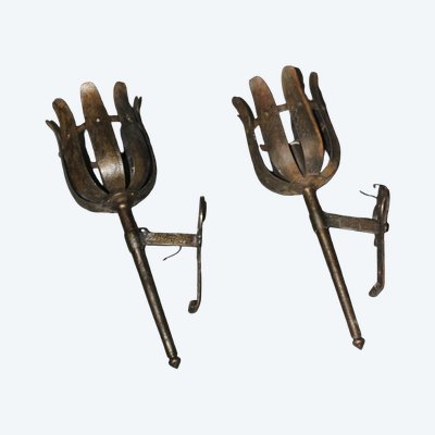 Coppia di applique in ferro battuto in stile medievale di Rakoulal