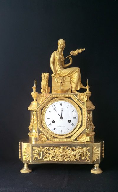 Pendule " la fileuse et la fidélité " en bronze doré fin XVIII début XIXème