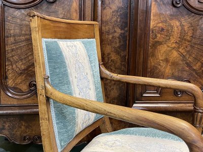 Fauteuil d'époque Restauration en merisier XIXème