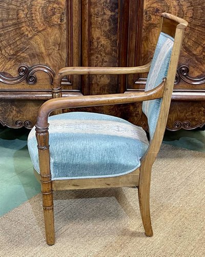 Fauteuil d'époque Restauration en merisier XIXème