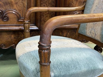 Fauteuil d'époque Restauration en merisier XIXème