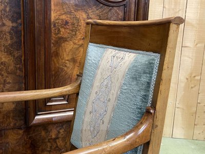 Fauteuil d'époque Restauration en merisier XIXème
