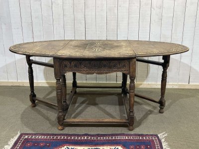 English oak table with flaps, early 20th century