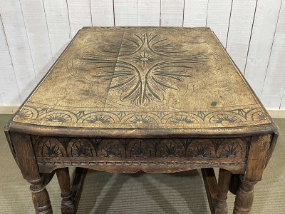 English oak table with flaps, early 20th century
