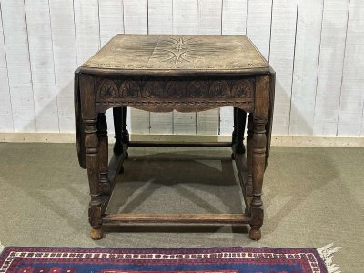 English oak table with flaps, early 20th century