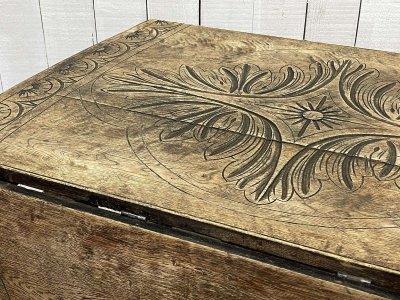 English oak table with flaps, early 20th century