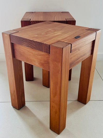 Paar brasilianische Hocker aus exotischem Holz