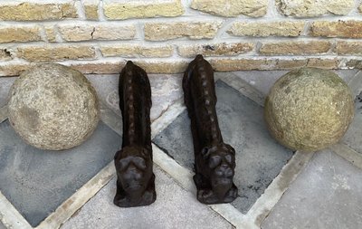 Androni zoomorfi in ghisa < Leoni> Fiandre XVI secolo