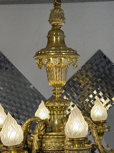 Monumental Lustre en bronze ciselé doré XIXe Époque Napoléon III Style Empire