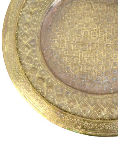 Grande vassoio orientale in ottone marocchino, inizio XX secolo, con decorazione geometrica