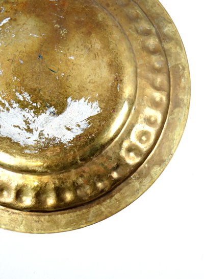 Grande vassoio orientale in ottone marocchino, inizio XX secolo, con decorazione geometrica