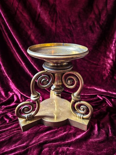 Charmantes Messinggestell im Regency-Stil, um 1900. 