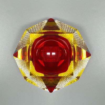 1960 Splendido posacenere o portacenere rosso e giallo di Flavio Poli per Seguso. Prodotto in Italia