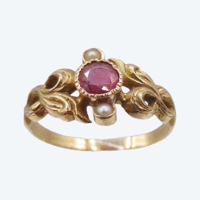 Bague grenat et perles, XIXe siècle.  