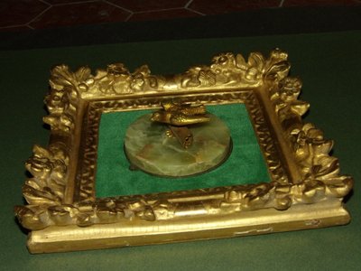  Colombe, Bronze Dans  Cadre époque 17ème, Louis XIV.