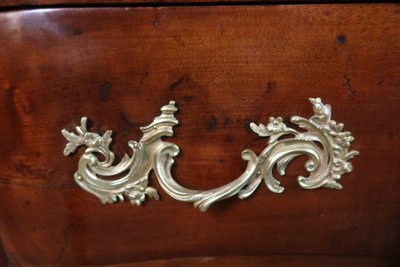 Commode sauteuse Louis XV époque XVIIIème siècle