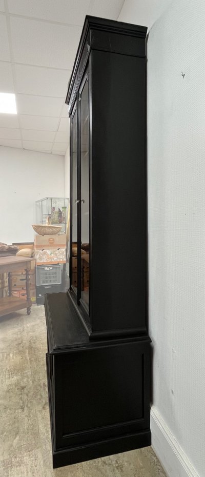 Credenza curiosa in noce dipinta di nero 2m40